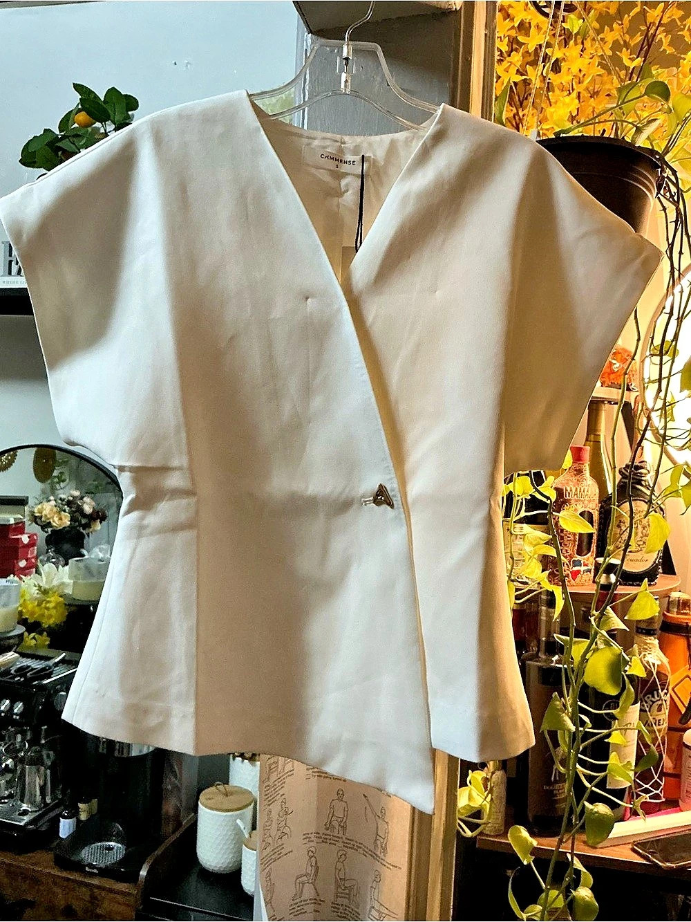 COMMENSE White Short Sleeve Blouse Size Small Like New